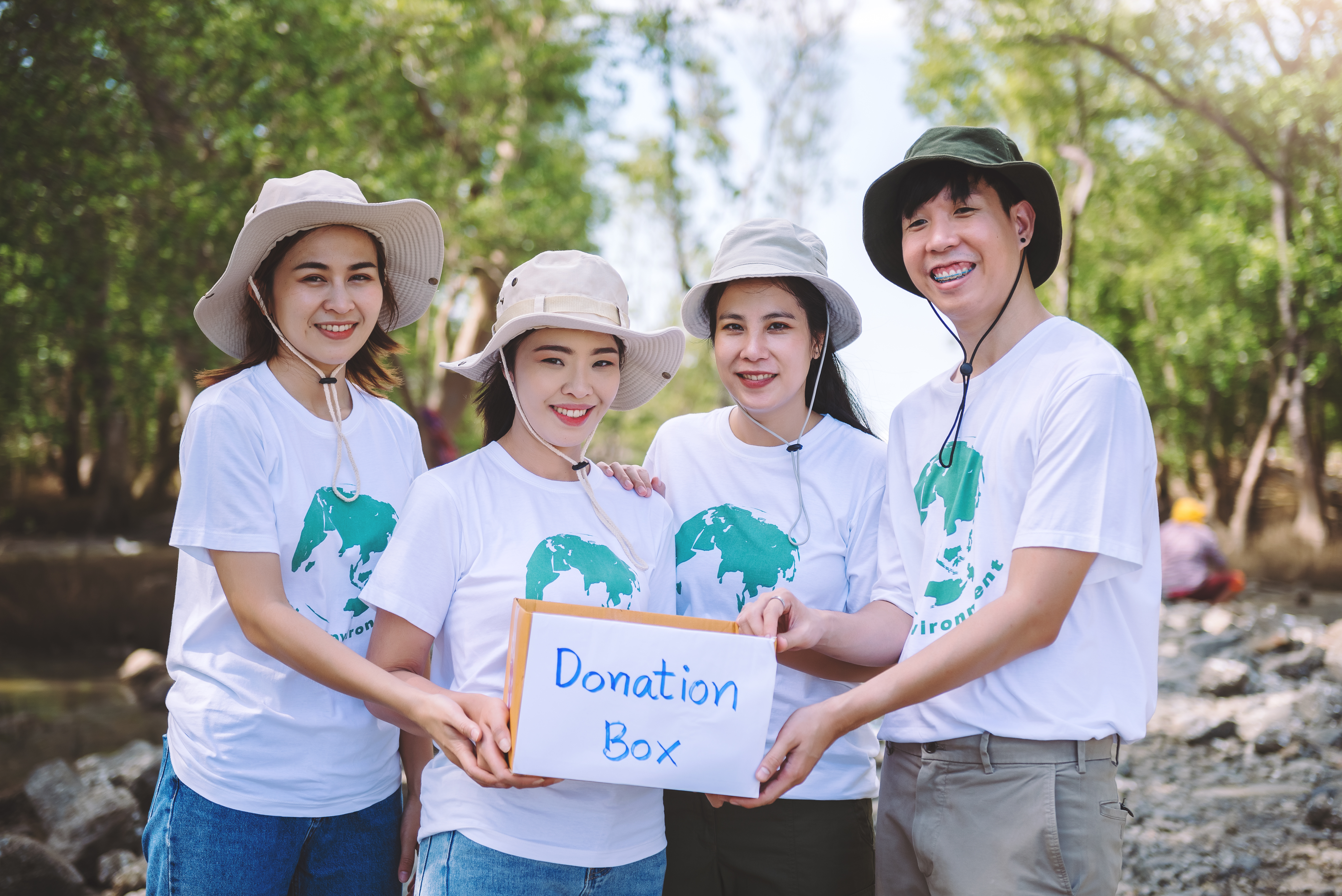 group-asian-diverse-people-volunteer-holding-donation-box-fundraiser-emergency-situation-such-as-help-ukraine-flood-victims-food-children-charity-eventvolunteering-conceptual